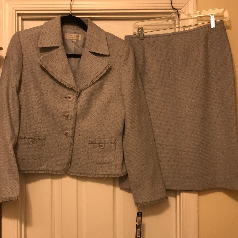 Tahari (by Arthur Levine) 2 piece suit